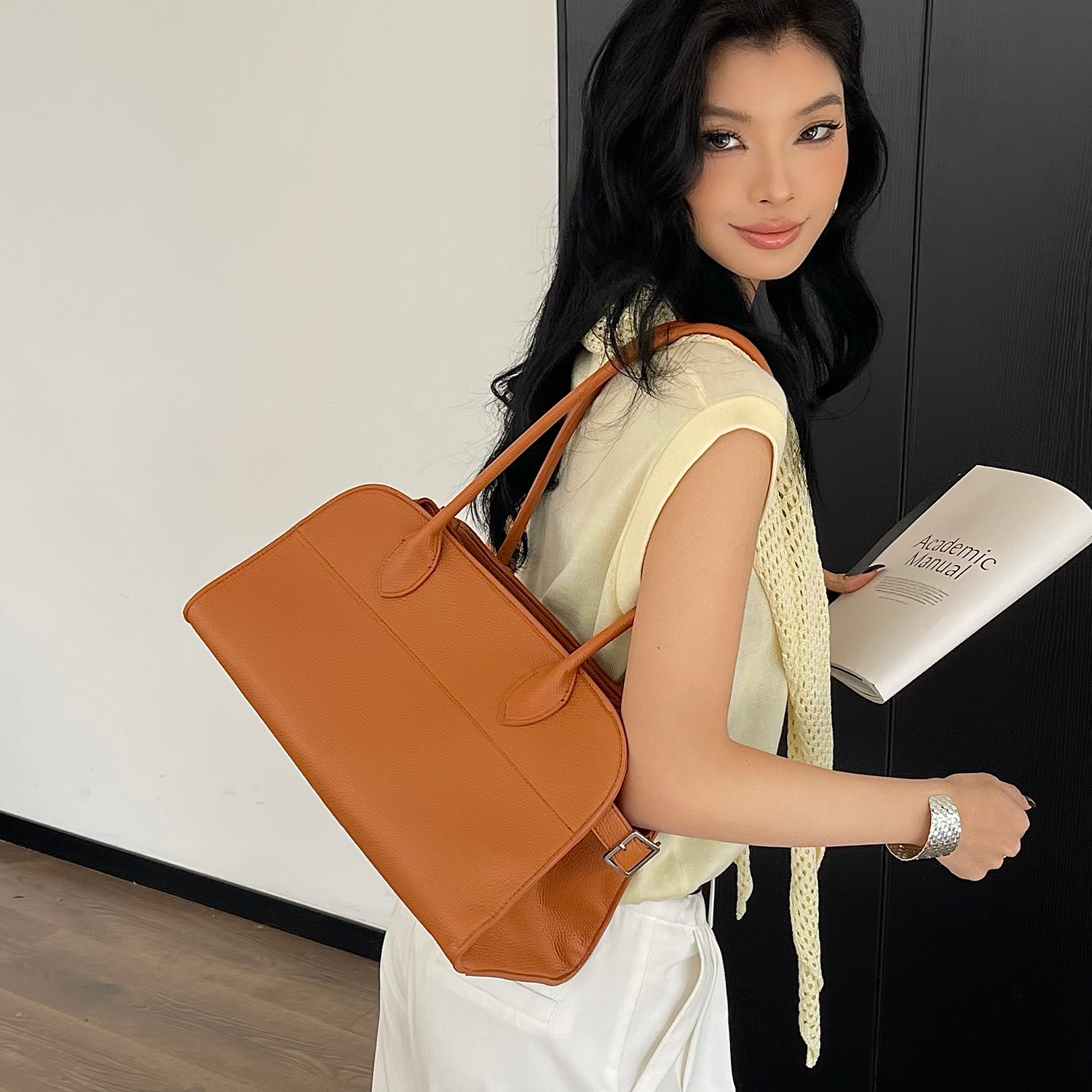 Litchi Grain Texture Tote Bag  - Leatherwork Designs 评论和价格